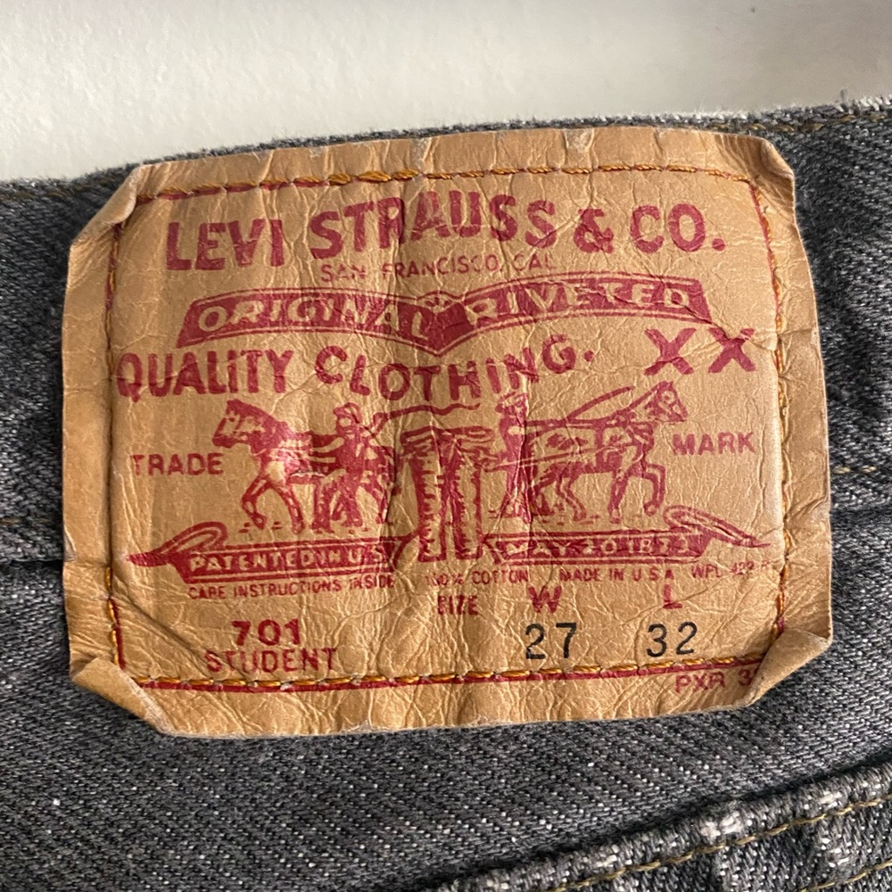 Levi Pants. Dark Grey. High rise ankle.